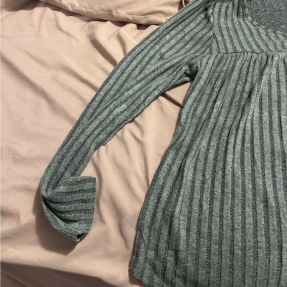 Green Striped Long Sleeve Top- NWT!! โจ๐ฟ - Picture 3 of 4